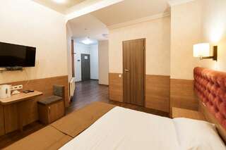 Отель Отель Classic Киев Двухместный номер эконом-класса с 1 кроватью или 2 отдельными кроватями (без окон)-1