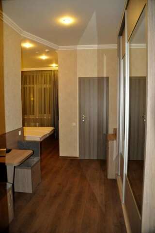 Отель Отель Classic Киев Стандартный двухместный номер с 1 кроватью или 2 отдельными кроватями-17